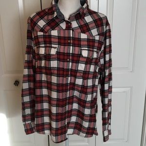 Jachs Girlfriend flannel snap close top